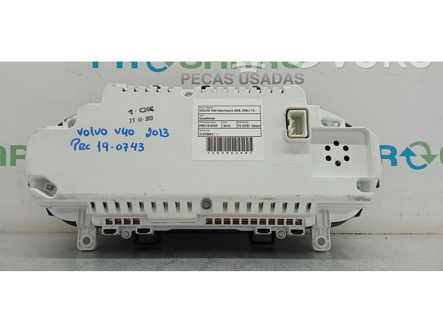 Volant Volvo V40 Cross country 2013 P31376803