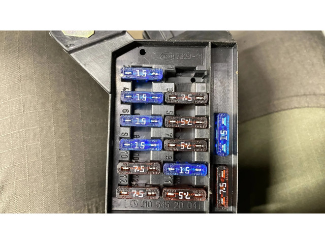 Pojistková skříňka 2105452004 Mercedes-Benz E W210 2002