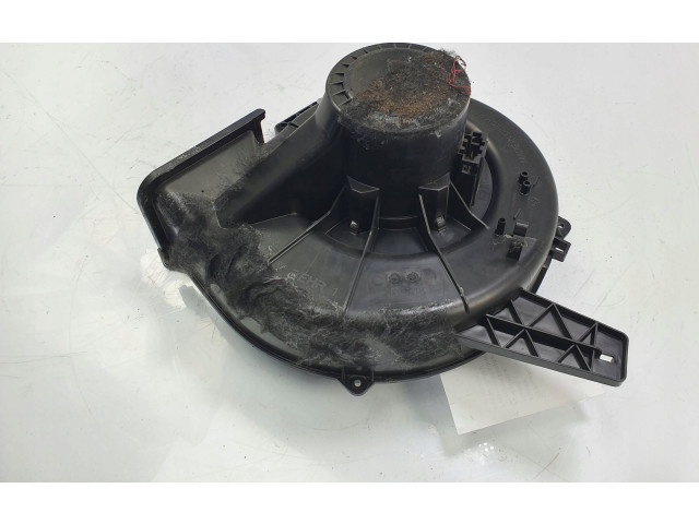 Вентилятор печки 6R1819015A Skoda Rapid (NH)