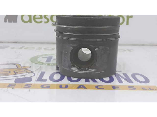 Píst 11257803033 BMW 1 E81 E87 2.0