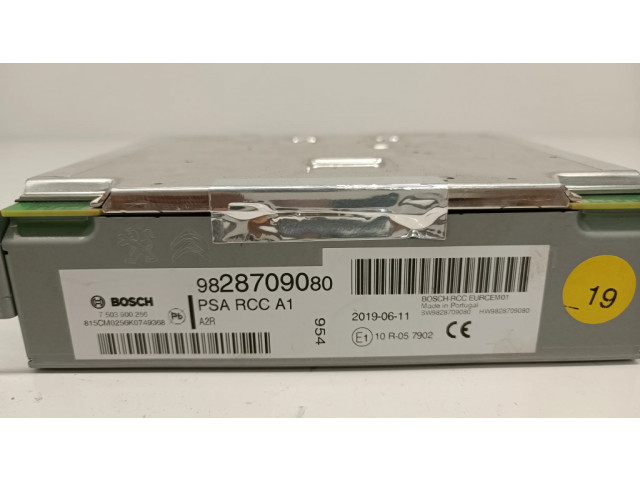 Радио/ проигрыватель CD/DVD / навигация