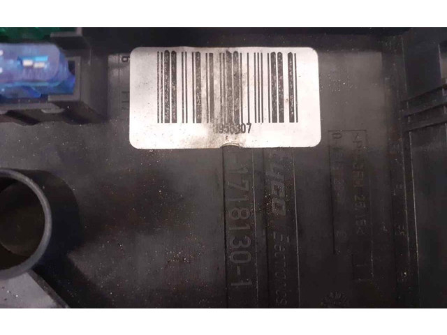 Блок предохранителей 3955307 Audi A3 S3 A3 Sportback 8P