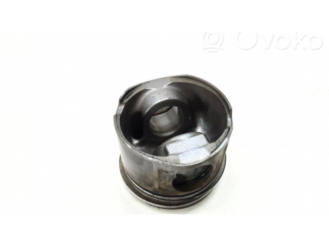 Píst 8487E BMW 3 E90 E91 pro naftový motor 2.0