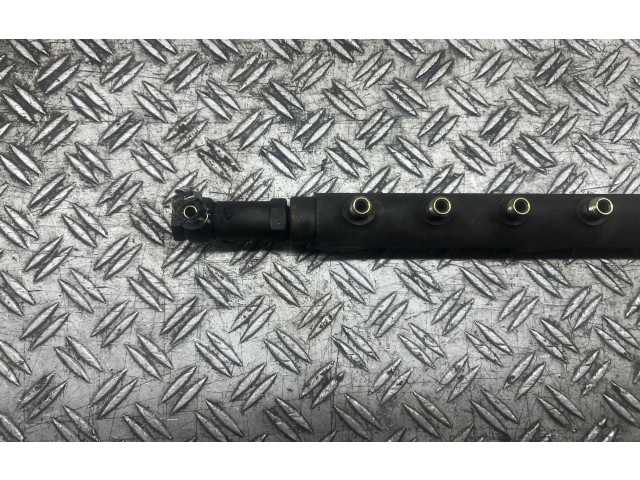 Топливная рампа 8658252   Volvo V70  