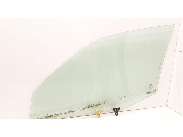 Основное стекло передних дверей (четырехдверного автомобиля)