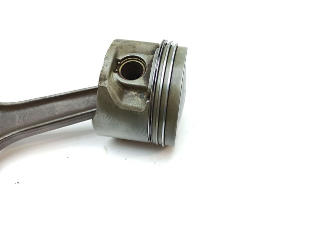 Поршень с шатуном EAC1868, EBC1289 Jaguar XJS