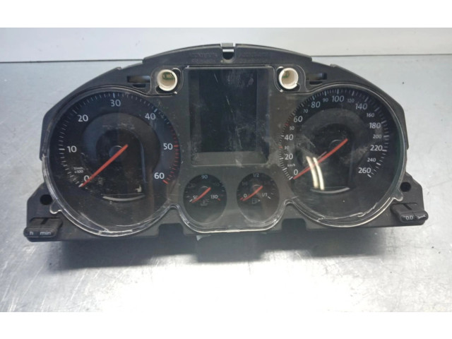 Přístrojová deska  Volkswagen PASSAT  V0018000  