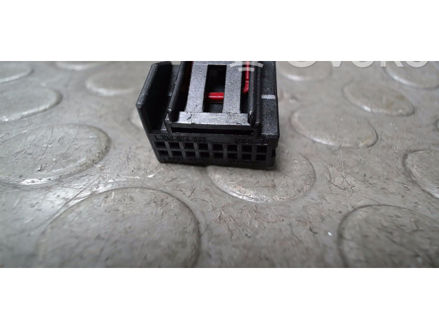 Зеркало электрическое        Volkswagen PASSAT B6  2005 - 2010 года   