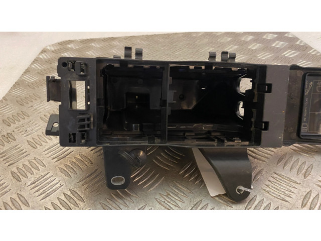 Блок предохранителей  GX7314A067AA, GX7314A076AA   Jaguar E-Pace    