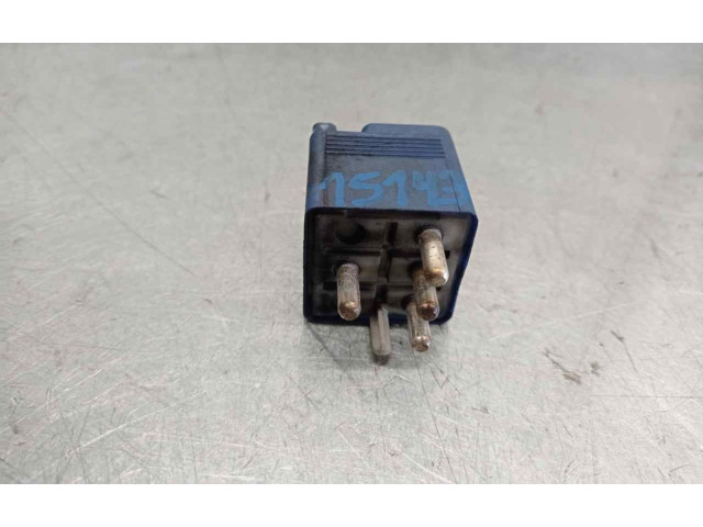 Pojistková skříňka 0025420119 Mercedes-Benz E W124 1995