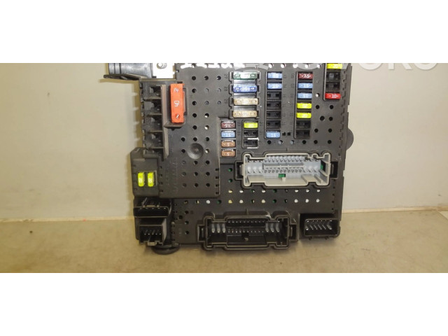 Блок предохранителей  30728512   Volvo XC90    