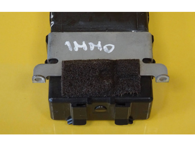 Блок управления иммобилайзера 9472725, 151300-8051   Volvo V70