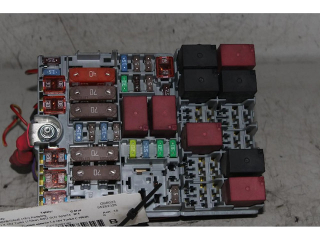 Блок предохранителей    Jeep Renegade    