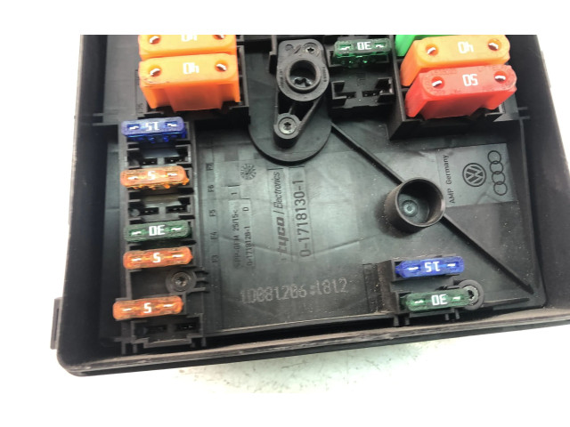 Блок предохранителей  1K0937125A   Volkswagen Touran I    