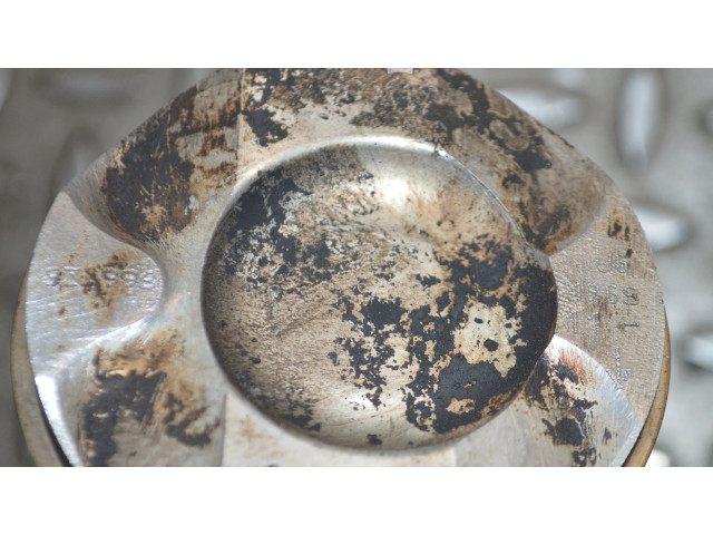 Píst    BMW 1 E81 E87  pro benzínový motor 2.0 N43 B20 A 