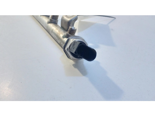 Vstřikovací lišta 7547599, 7537319   BMW 7 F01 F02 F03 F04  pro benzínový motor 4.4  