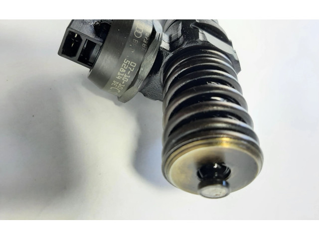 Форсунка 038130073BN    Volkswagen Golf Plus  BLS 