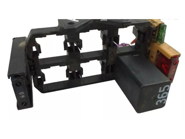 Pojistková skříňka 4A0937503C Audi A6 S6 C4 4A 1995