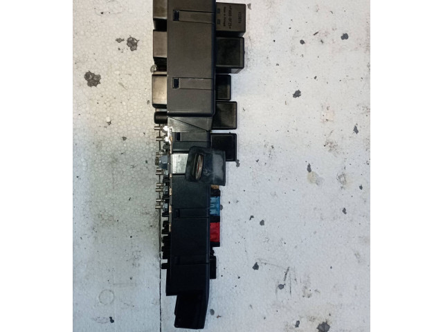 Блок предохранителей 8678449, 518828009 Volvo S60