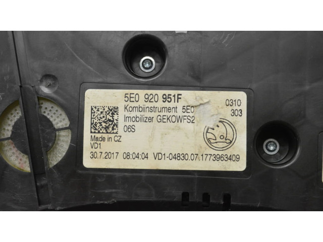 Панель приборов 5E0920951F Skoda Octavia Mk3 (5E)