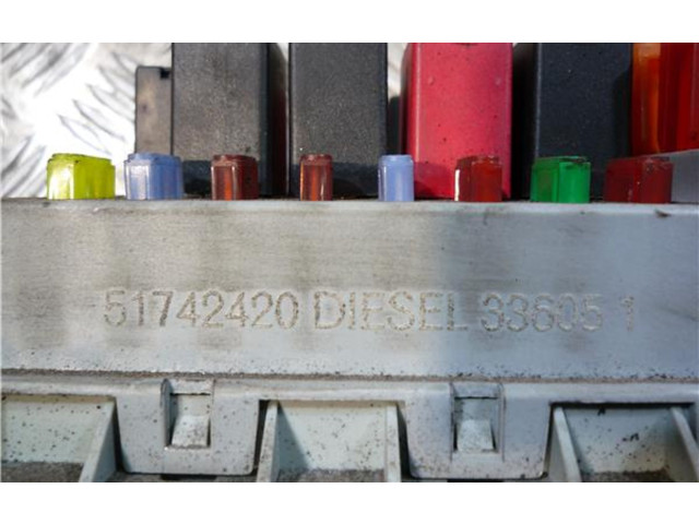 Блок предохранителей  51742420, 51742420   Alfa Romeo GT    