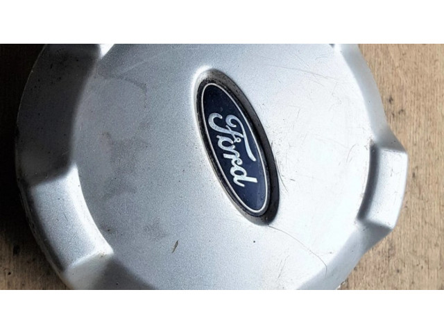 Заводская крышка (крышки) от центрального отверстия колеса