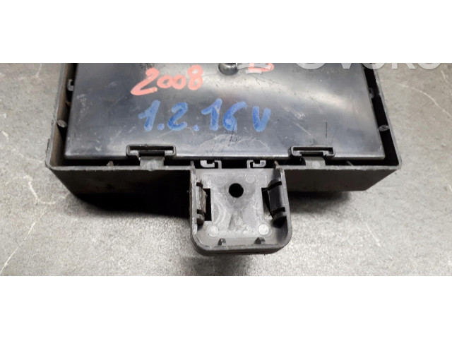 Блок предохранителей 8200652284a Renault Clio III