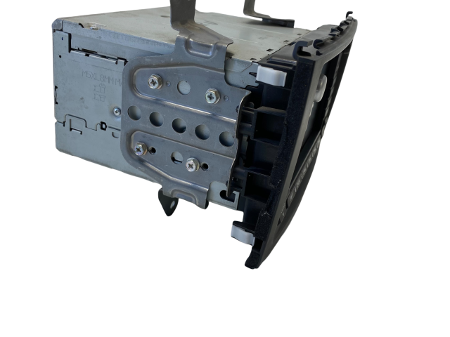 Радио/ проигрыватель CD/DVD / навигация