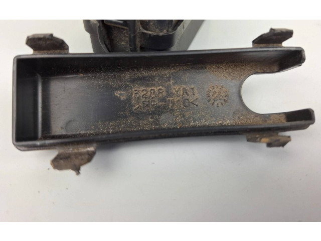 Блок предохранителей 3288YA1 Toyota Corolla Verso AR10