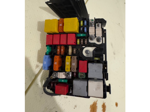 Блок предохранителей 9804848580   Peugeot 5008 II    