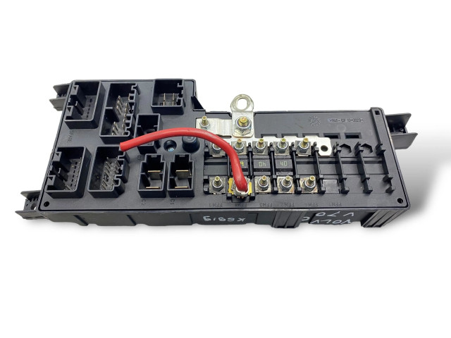 Блок предохранителей 518829106, 30728008 Volvo V70