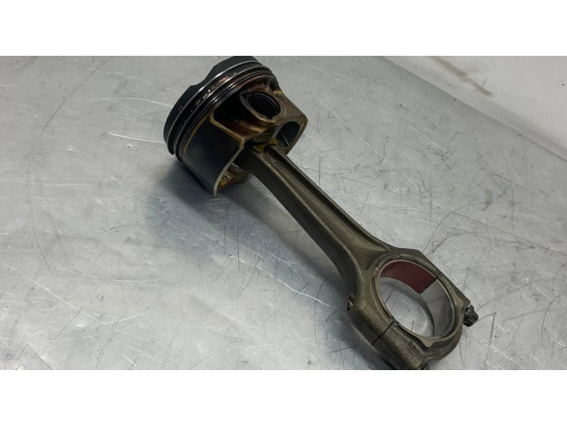 Píst 9468869, 8623418 BMW 5 G30 G31 pro benzínový motor 2.0