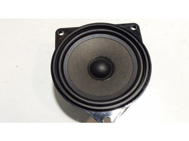 Громкоговоритель (громкоговорители) в задних дверях