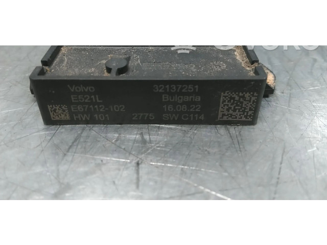 Блок управления 32137251 Volvo XC40