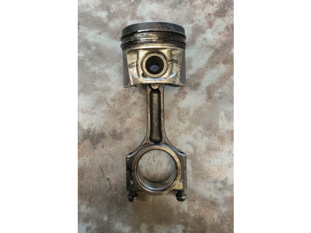  Поршень с шатуном    Nissan X-Trail T32  