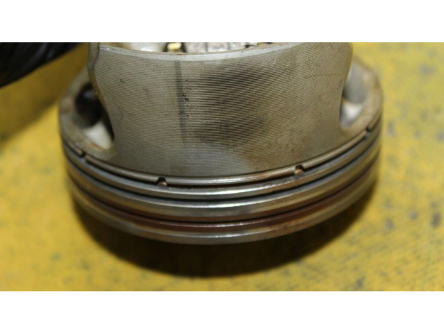 Píst 07L107103R   Audi A8 S8 D3 4E     