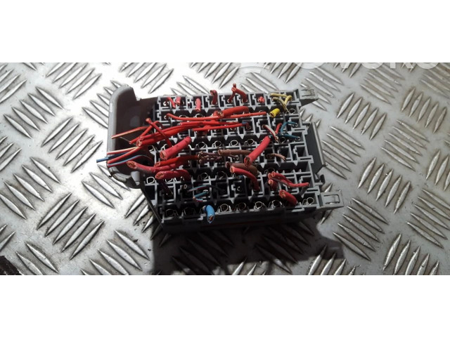 Блок предохранителей  9162439, 9162439   Volvo V70    