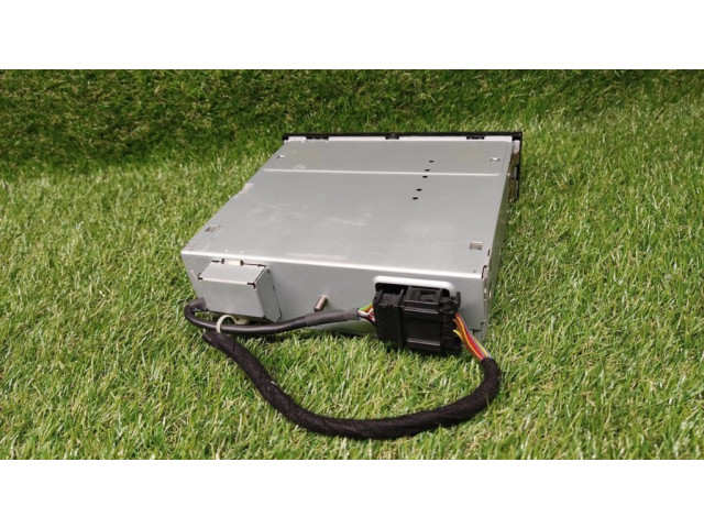 Радио/ проигрыватель CD/DVD / навигация