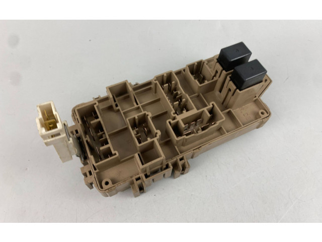 Блок предохранителей 611301 Subaru Forester SG