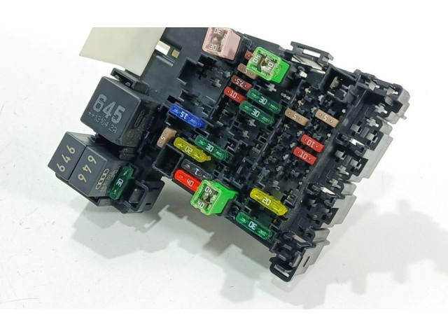 Блок предохранителей     Volkswagen Golf VII    