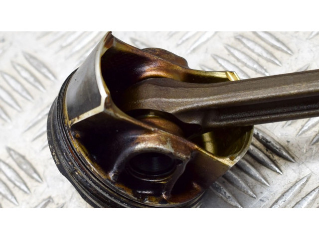 Píst 7621253, 7601181 BMW 1 F20 F21 pro benzínový motor 1.6 N13 B16 A