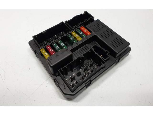 Блок предохранителей 7560626, 12637560626   BMW X3 E83    