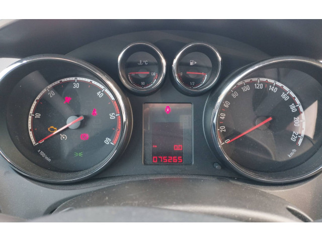 Панель приборов 13349547, 600775881   Opel Meriva B       