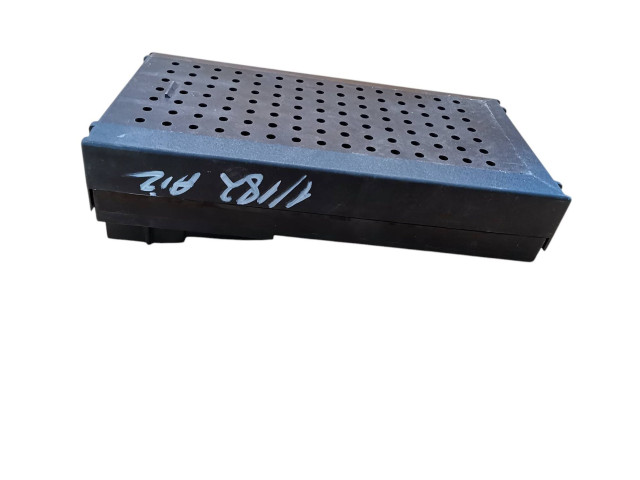 Блок предохранителей  8688153, 02W014   Volvo V70    