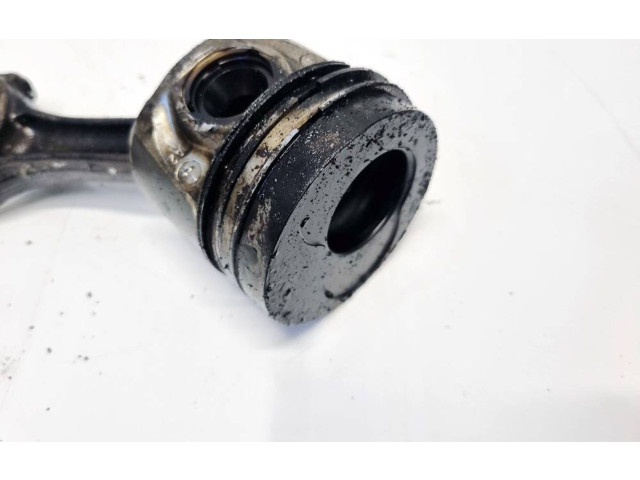 Píst Volkswagen PASSAT B5.5