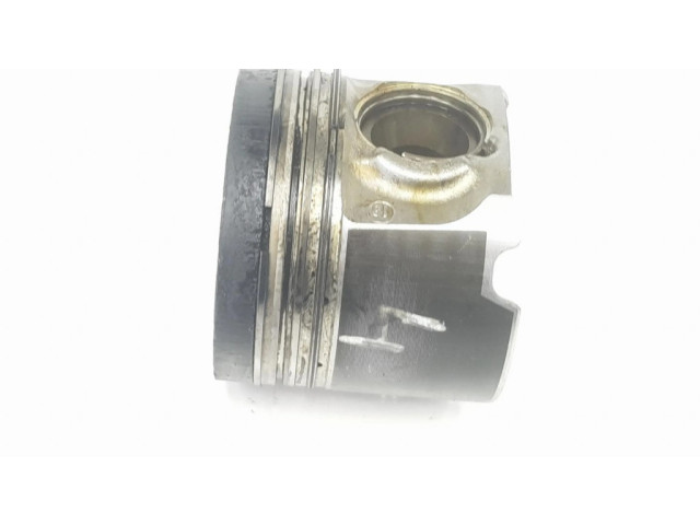 Píst 11257812585, 7812585 BMW 4 F36 Gran coupe pro naftový motor