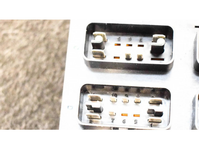 Блок предохранителей LJA2822BF Jaguar XK8 - XKR