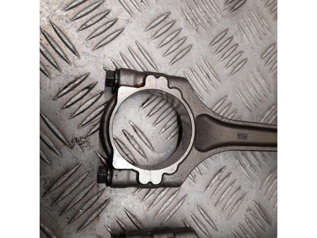 Píst Alfa Romeo Stelvio pro benzínový motor 2.0