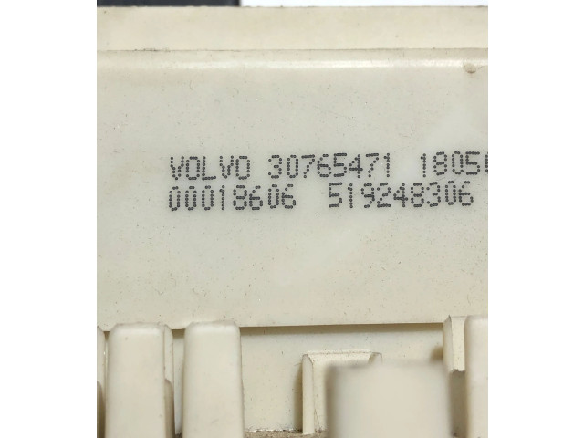 Блок предохранителей 30765471, 00018606   Volvo C30    