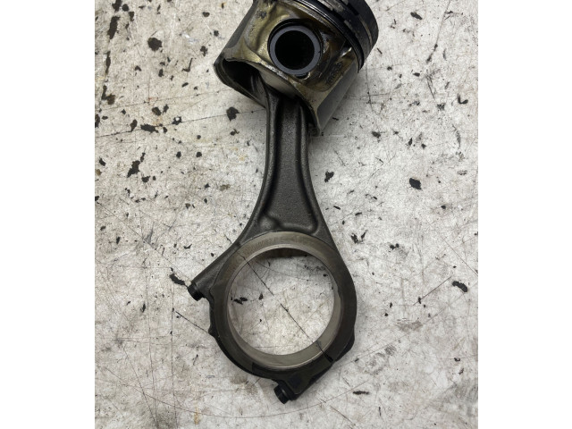 Поршень с шатуном V9X 912389, 120060082 Nissan Navara D40